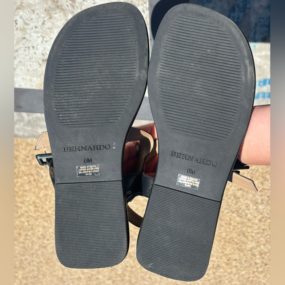 6 - Bernardo Tucson Sandal T Strap - Picture 4 of 6